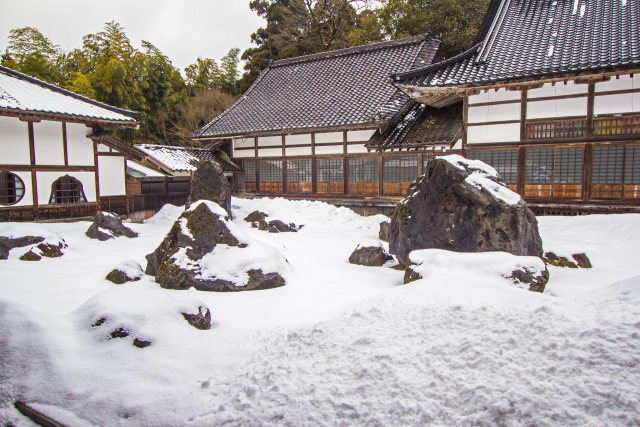 雪の摩頂山国泰寺