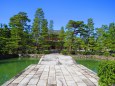 京都妙心寺の放生池と三門