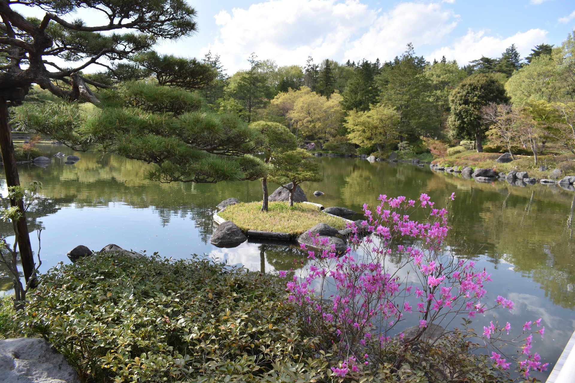 日本の風景 ツツジ咲く日本庭園 壁紙19x1280 壁紙館