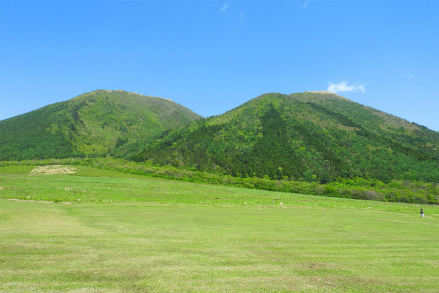 三瓶山-放牧場から