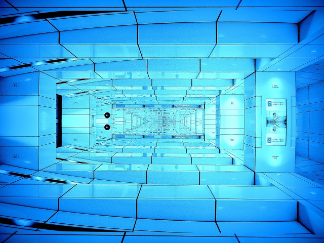 都庁へ続く通路