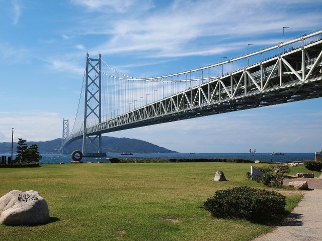秋の明石海峡大橋