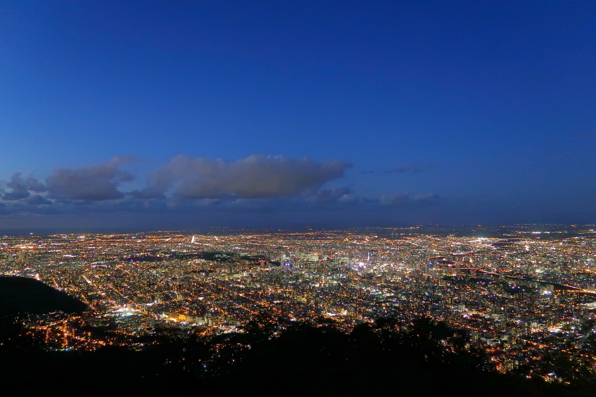 夜景 花火 イルミ 藻岩山からの札幌夜景 壁紙19x1280 壁紙館