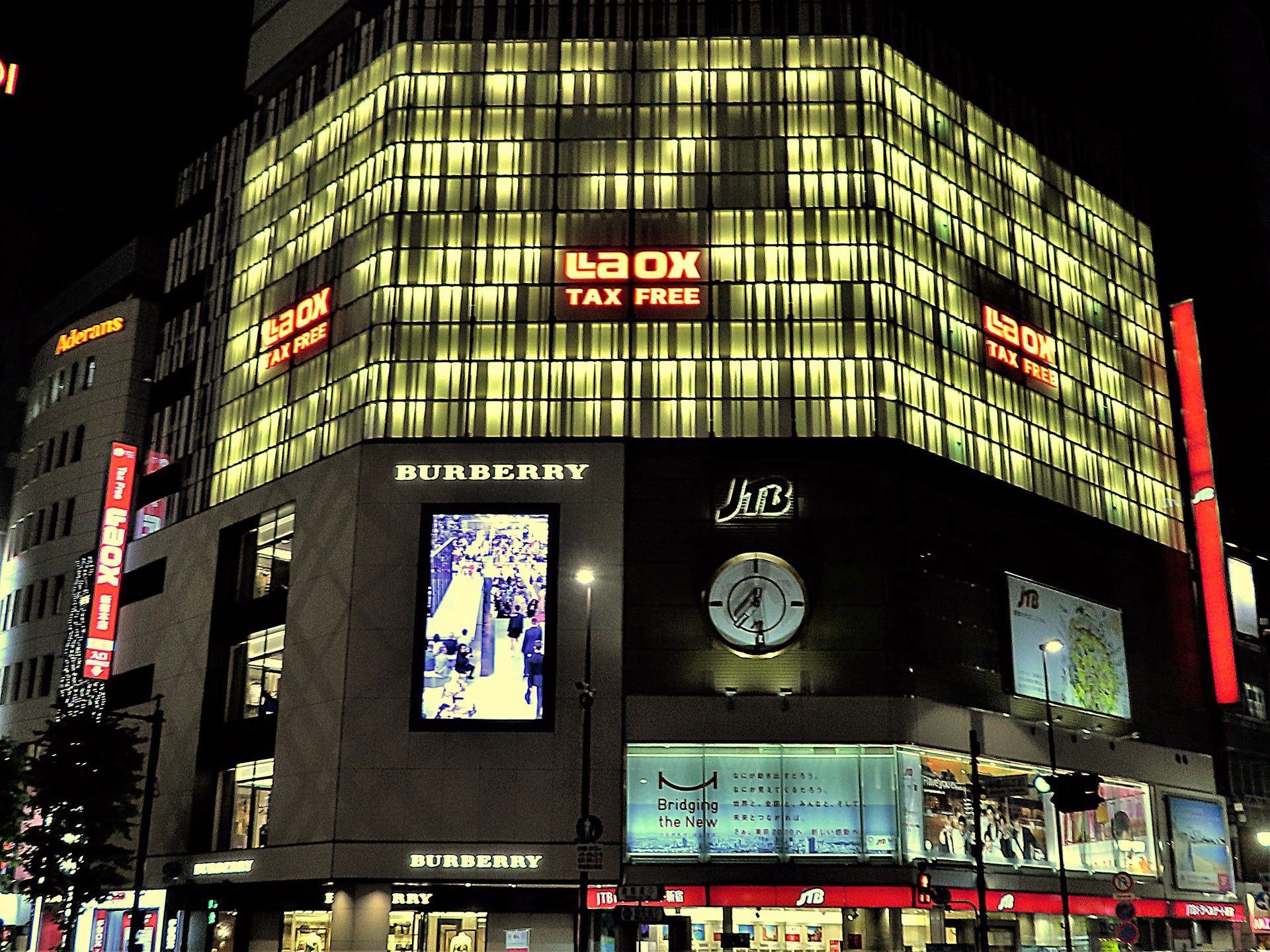 夜景 花火 イルミ 新宿追分交差点の夜景 壁紙19x1440 壁紙館