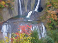 紅葉の袋田の滝