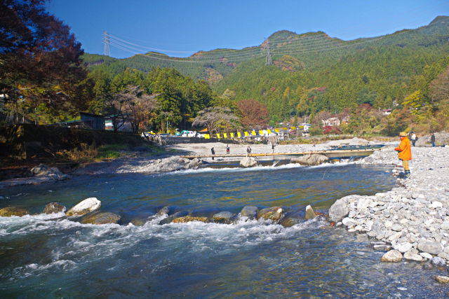 御岳渓谷の釣り人