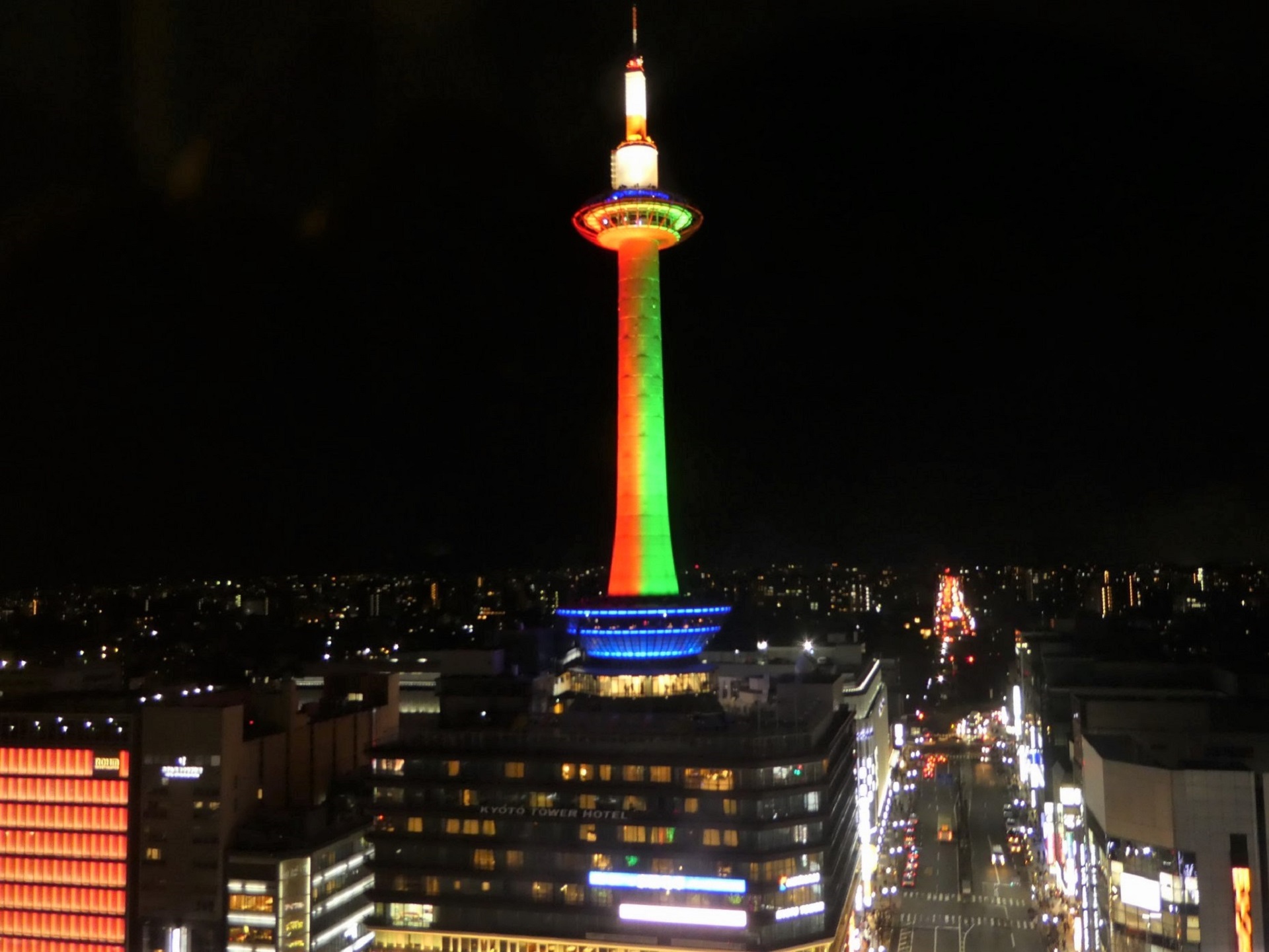 夜景 花火 イルミ 京都タワークリスマス 壁紙19x1440 壁紙館