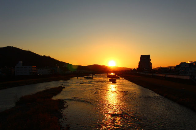 吉井川の夕焼けを望む