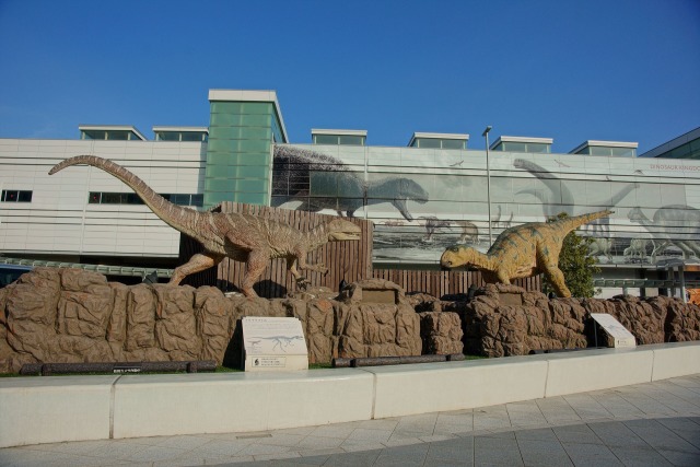福井駅前の動く恐竜像#1