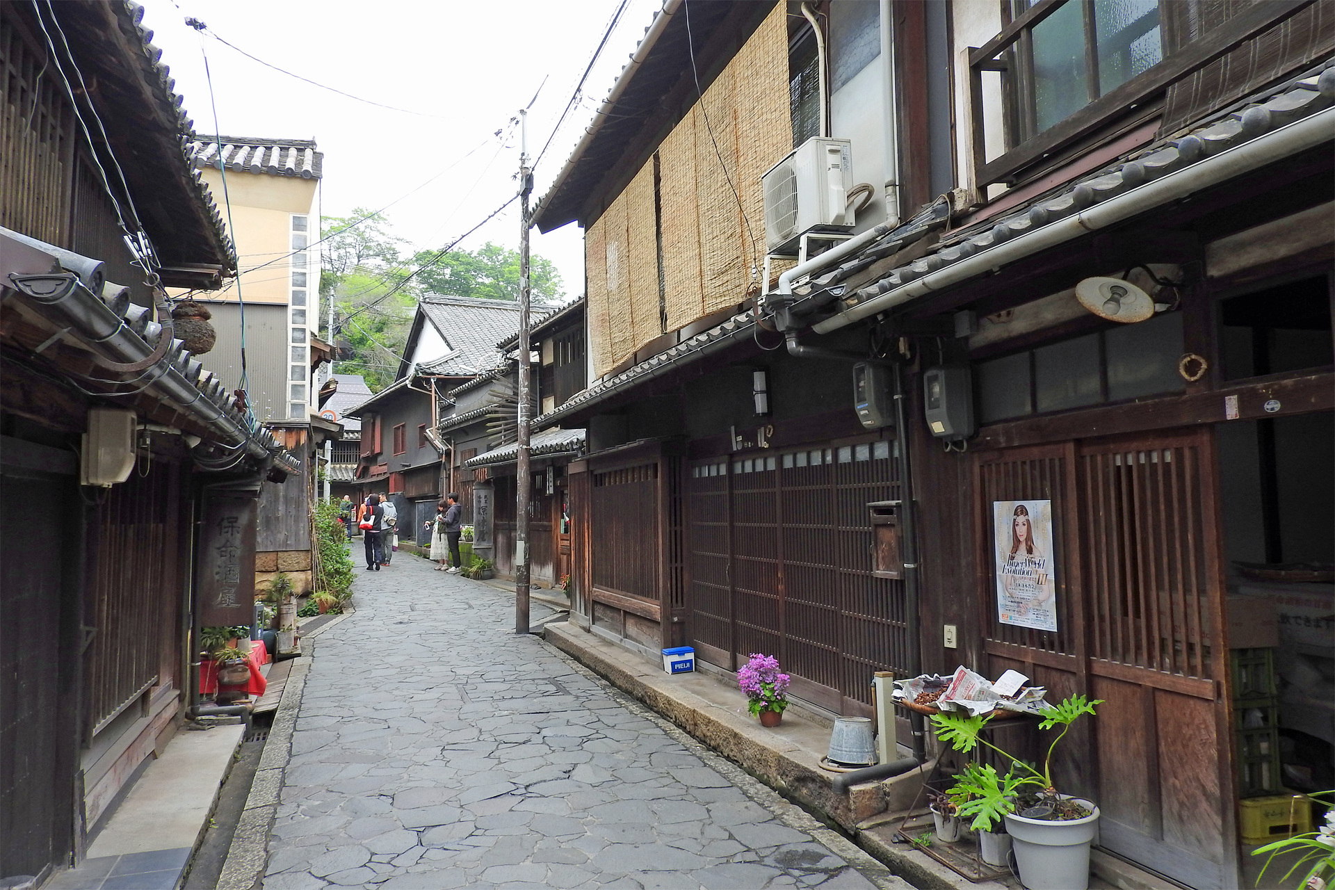 日本の風景 古民家と石畳の路地 鞆の浦 壁紙19x1280 壁紙館