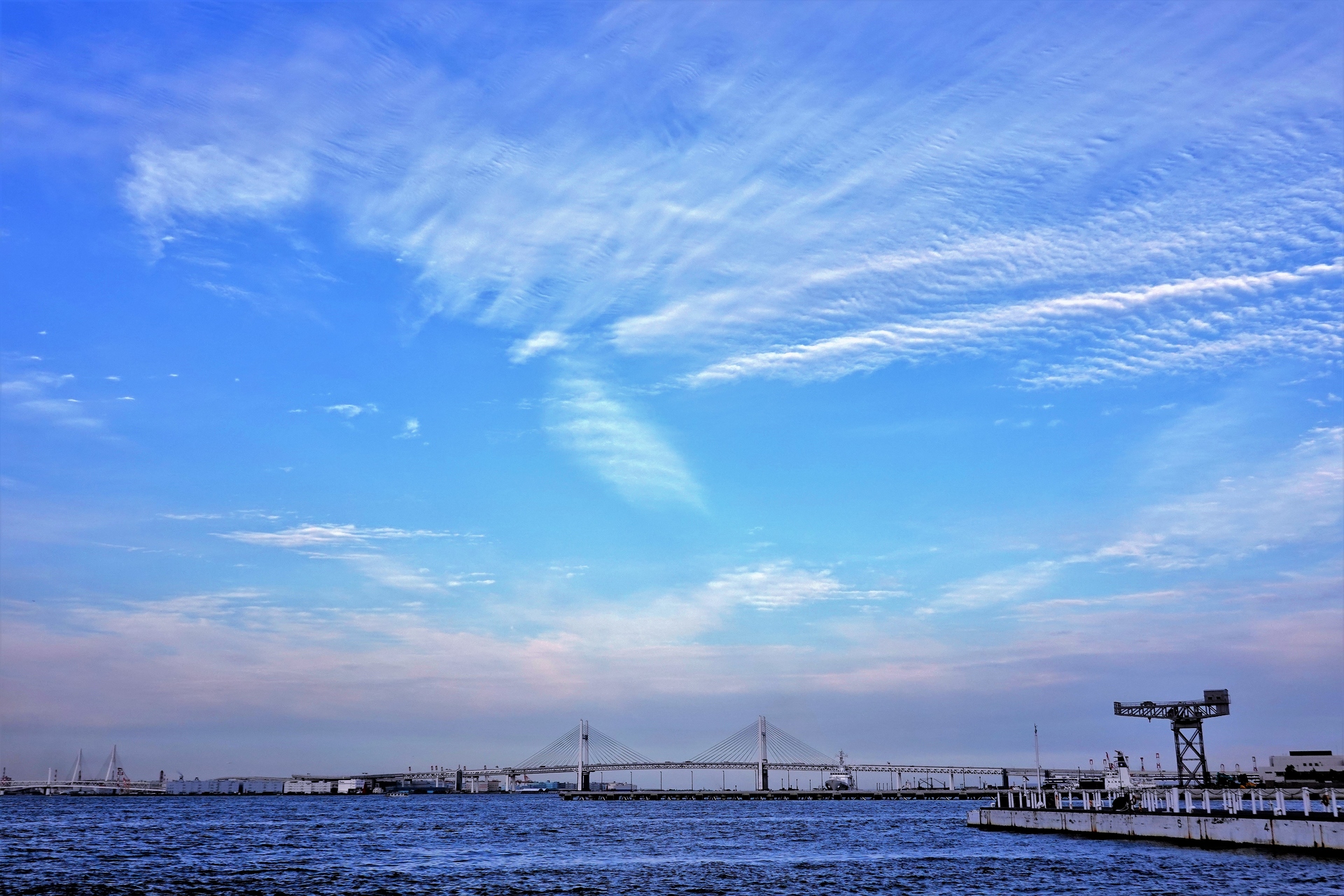 日本の風景 横浜の初夏の空 壁紙19x1280 壁紙館