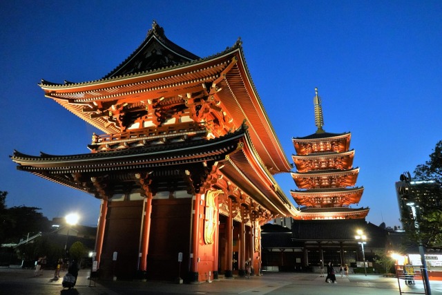 宝蔵門と五重の塔