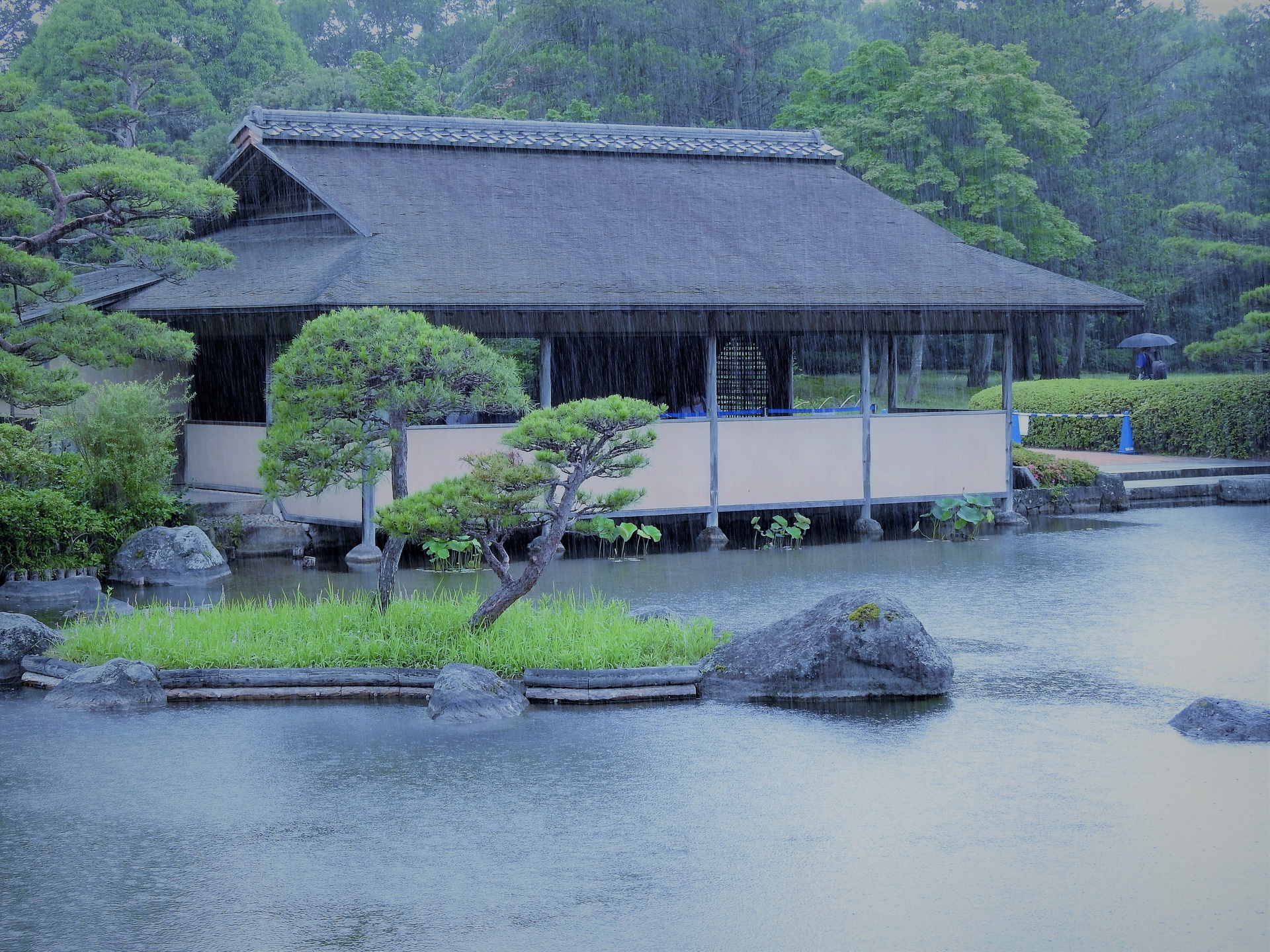 日本の風景 雨の日本庭園 壁紙19x1440 壁紙館