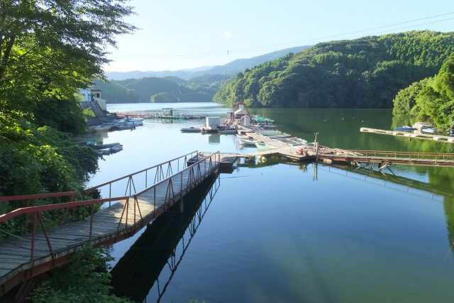山上湖の釣り船桟橋