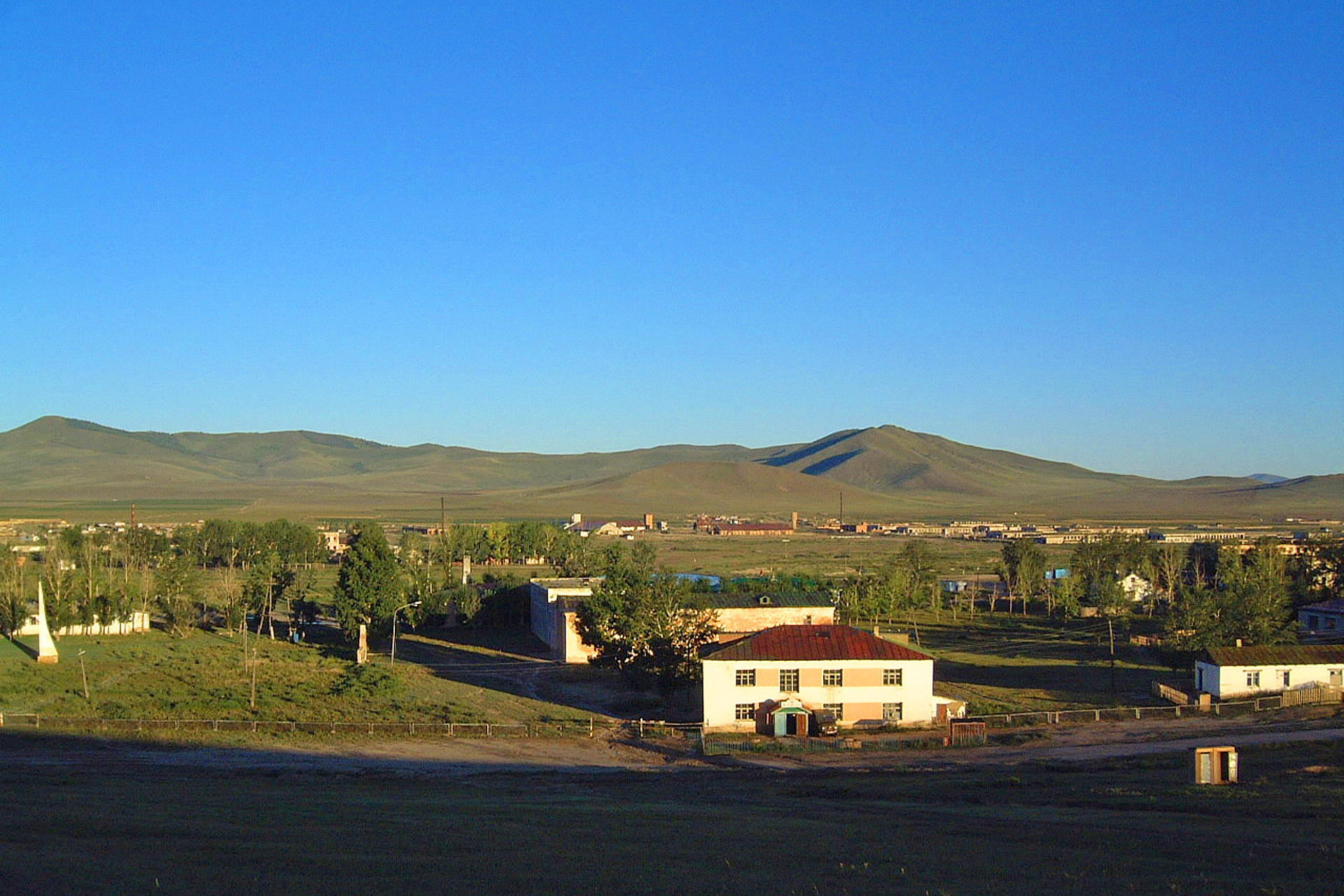 外国の風景 モンゴルの田舎町 夏 壁紙19x1280 壁紙館