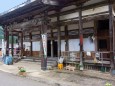 山間の小さなお寺