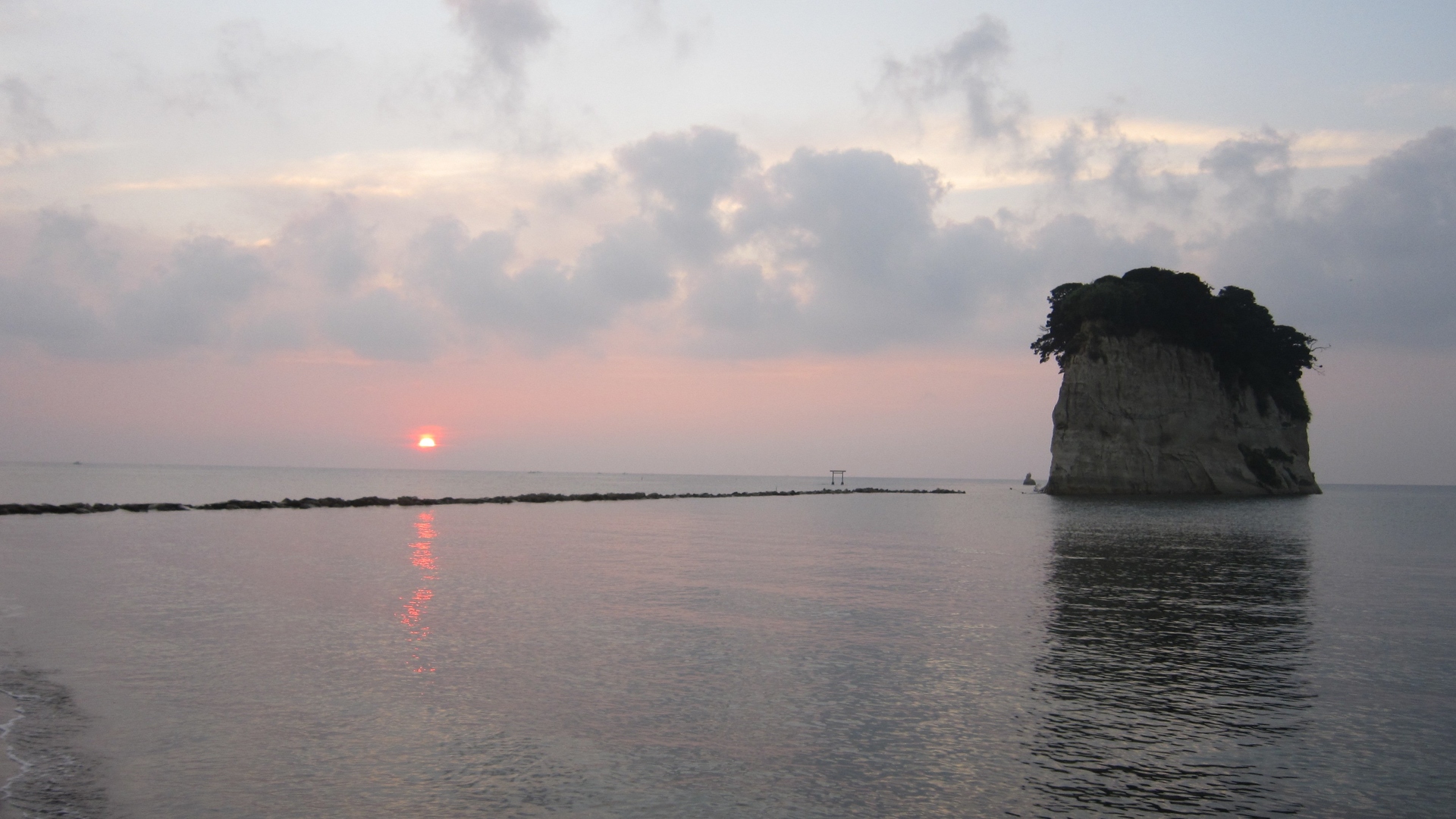 日本の風景 能登の軍艦島 見附島 壁紙19x1080 壁紙館