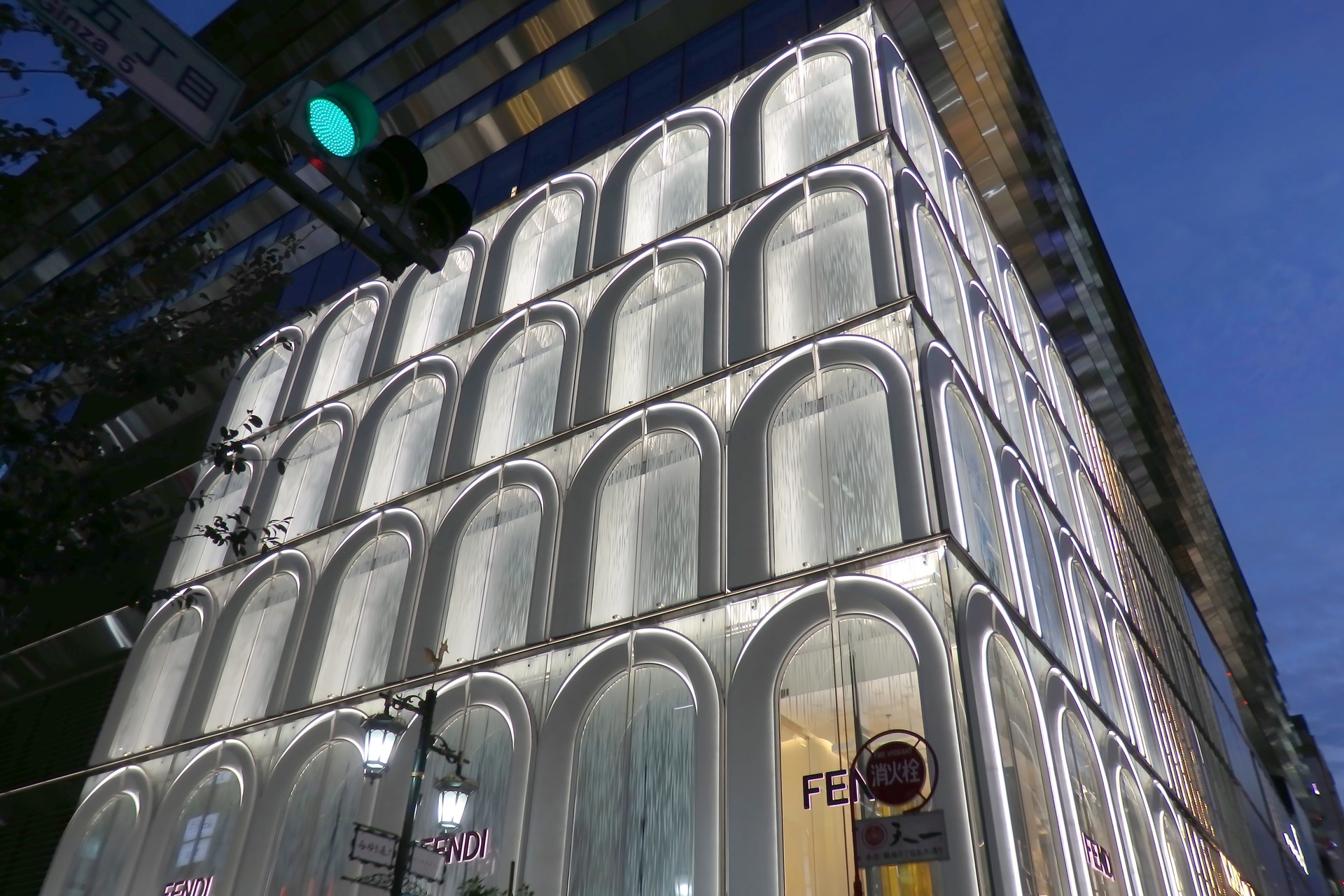 都市 街 室内 銀座fendi 壁紙19x1280 壁紙館