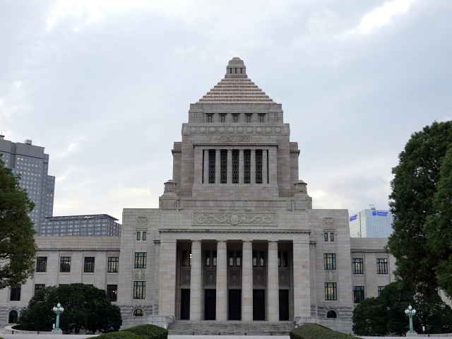 日比谷から国会議事堂を望む