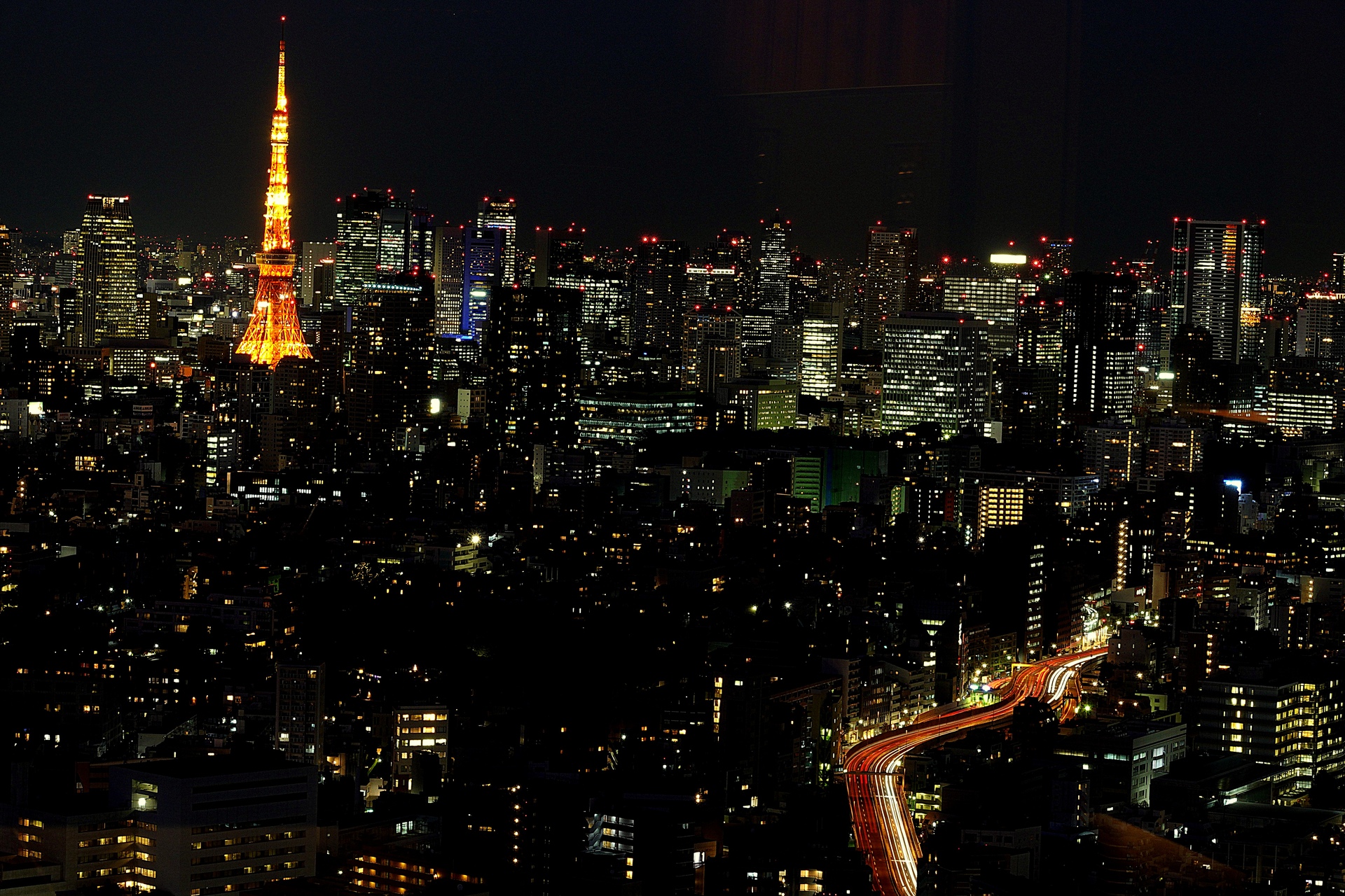 夜景 花火 イルミ 東京タワーと道路の光跡 壁紙19x1280 壁紙館