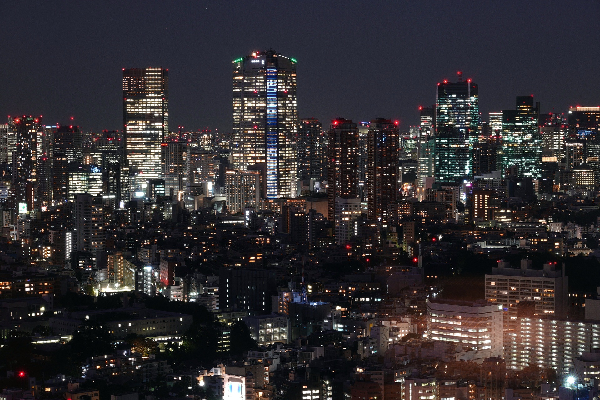 夜景 花火 イルミ 六本木ヒルズ森タワーを望む 壁紙19x1280 壁紙館