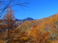 秘峰皇海山の秋