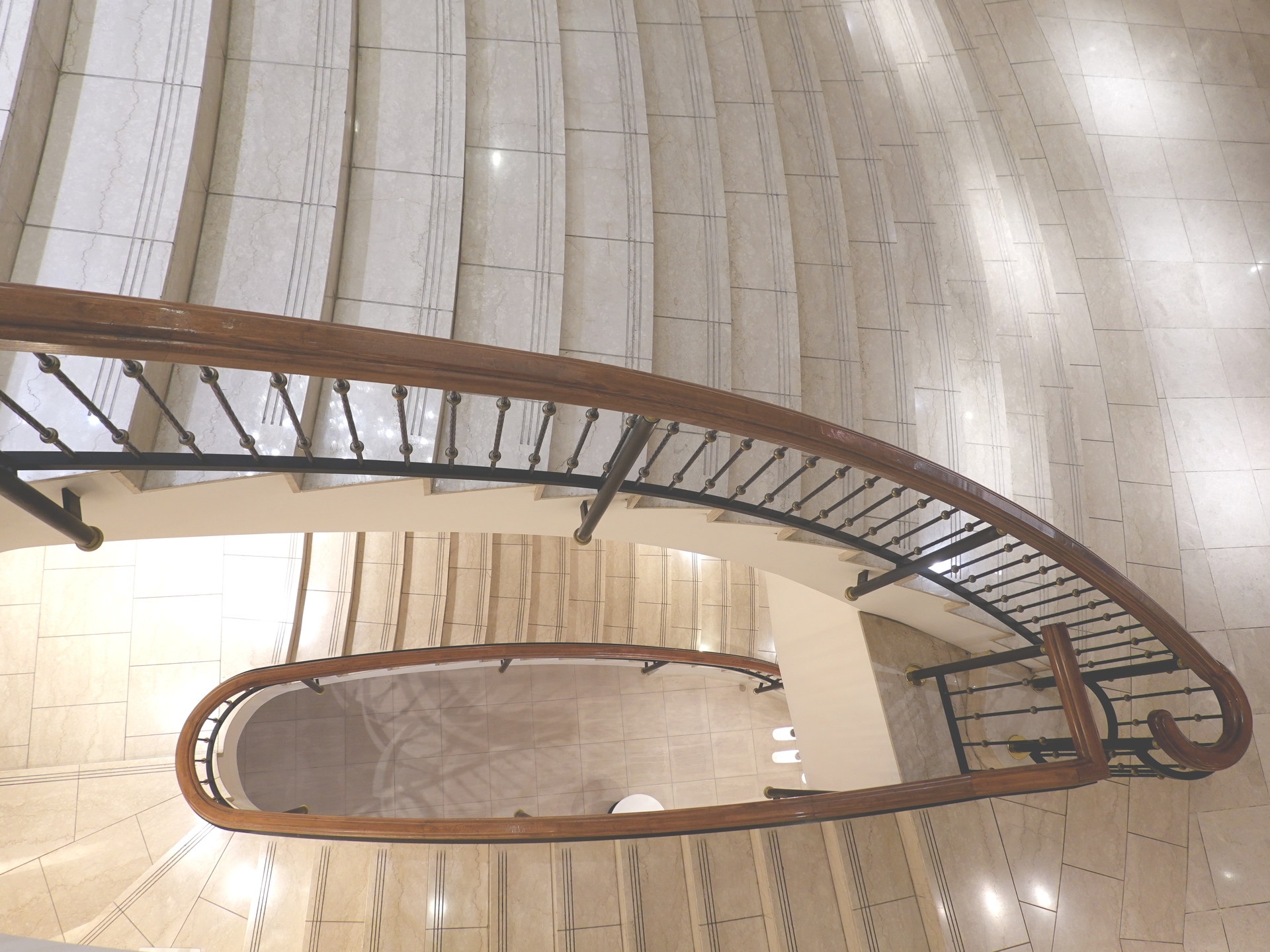 都市 街 室内 螺旋階段 壁紙19x1440 壁紙館