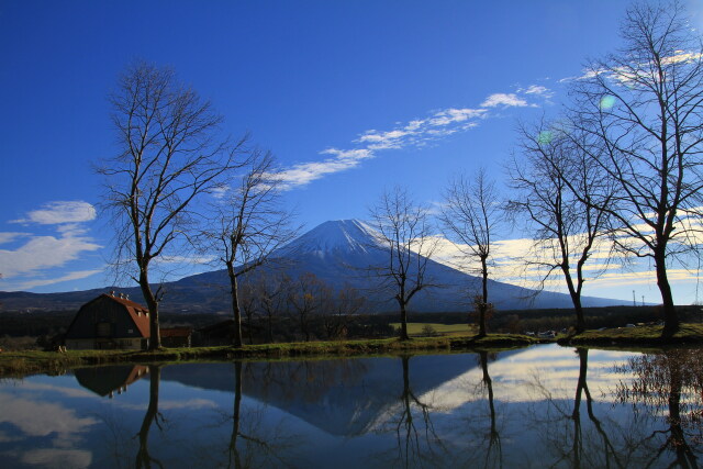 草原の逆さ富士