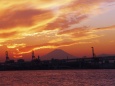 富士山とベイブリッジの夕景