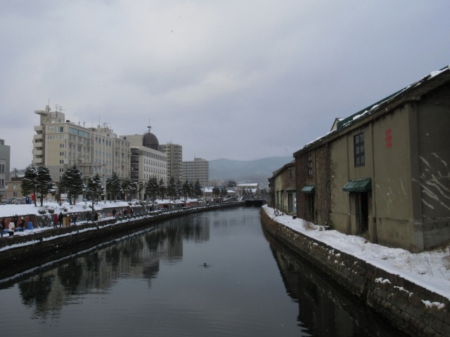 雪舞う小樽運河