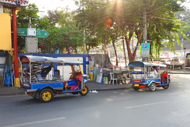 朝の街角 バンコク