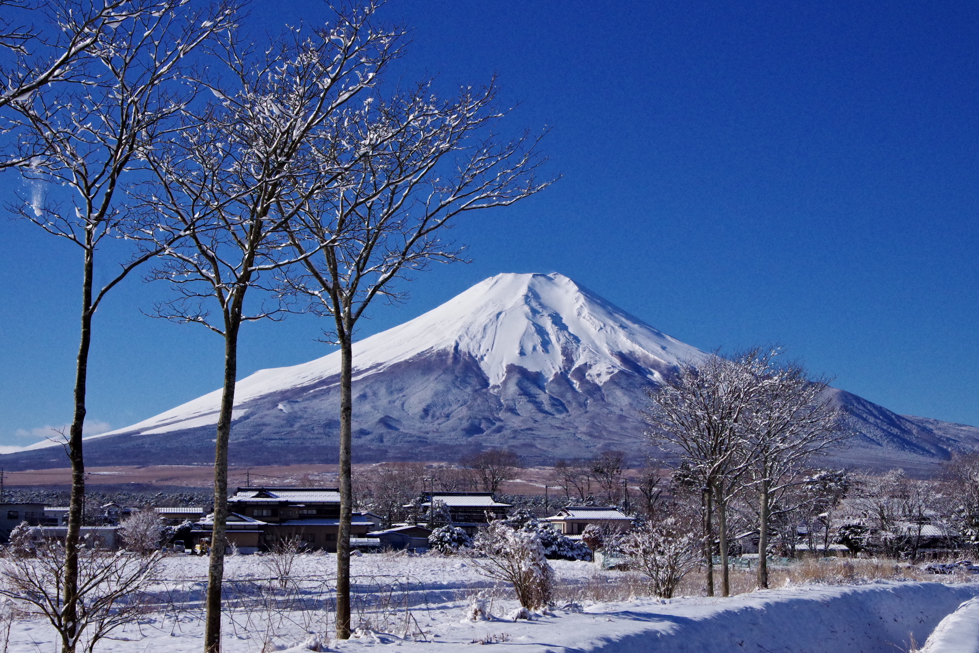 日本の風景 忍野の冬景色 壁紙19x1280 壁紙館