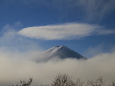 雲海から顔出す富士山