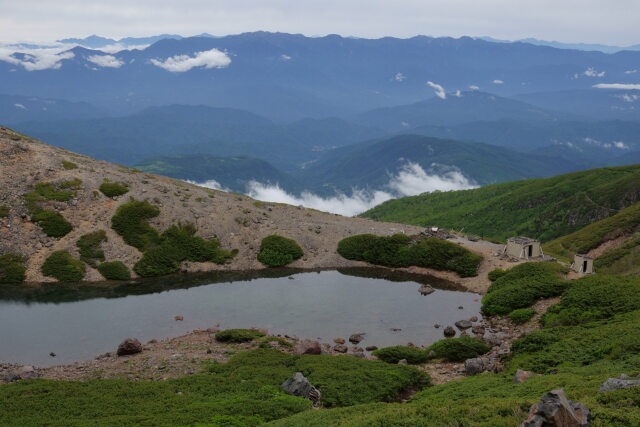 三の池と中央アルプスを望む