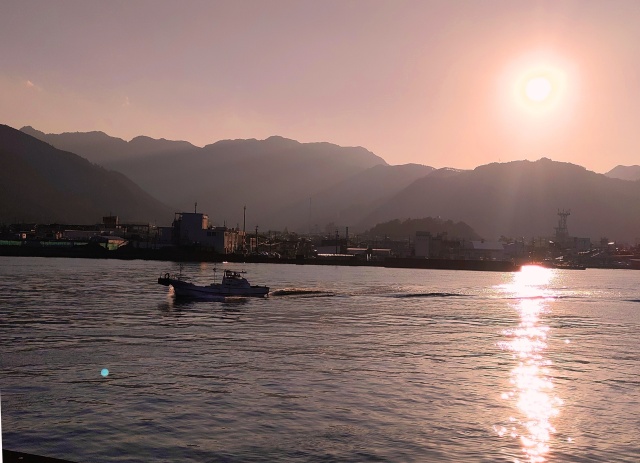 夏の海の夕暮れ