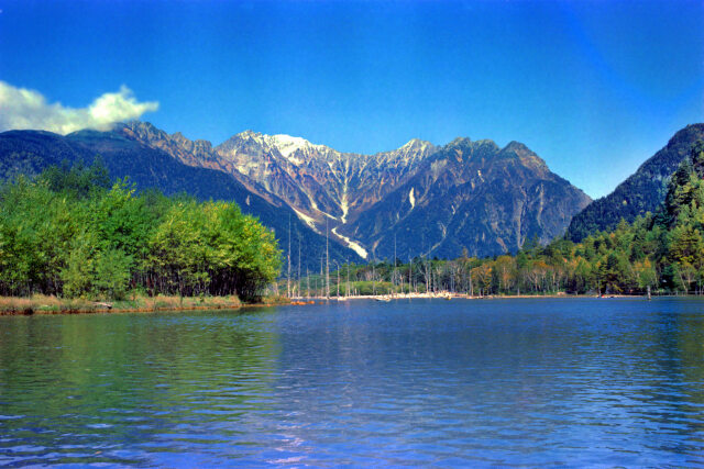 大正池と穂高岳～1975年