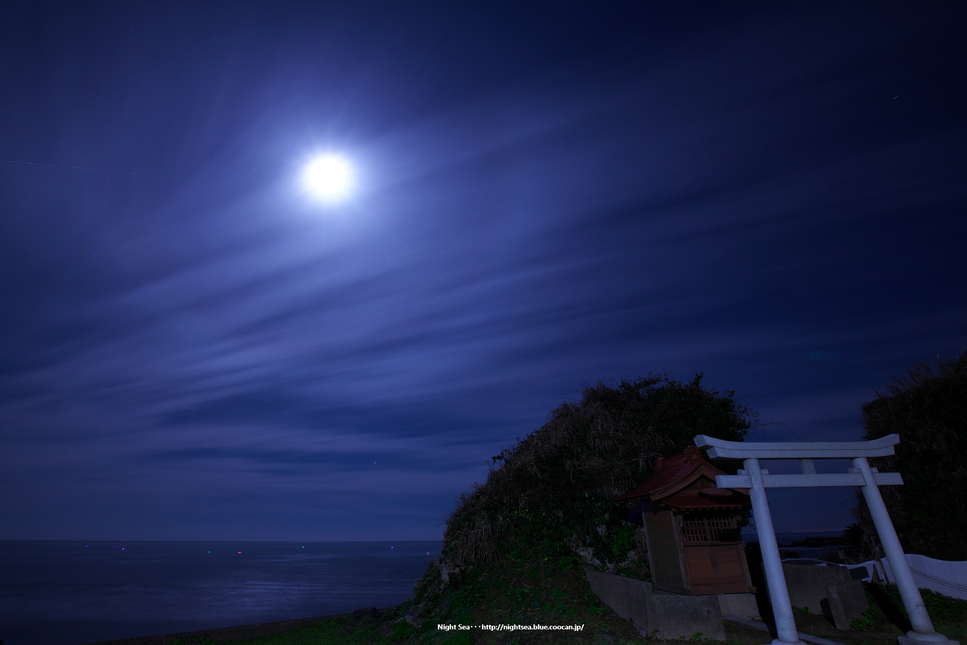 星 宇宙 空 海の神様と満月 壁紙19x1280 壁紙館