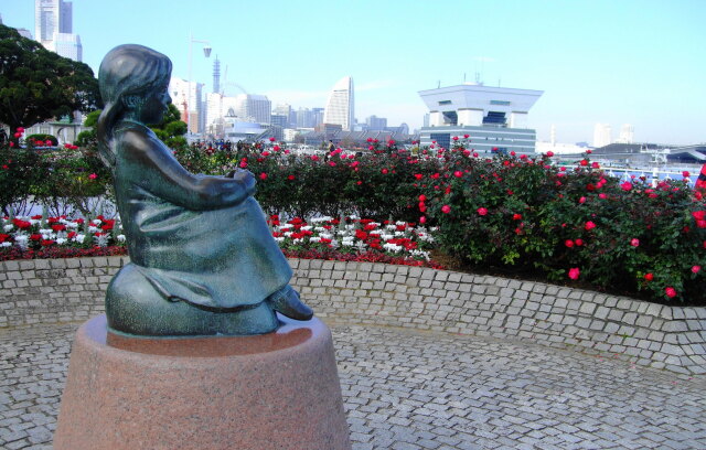 赤い靴はいてた女の子像②