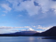 本栖湖から 夕暮れの富士山