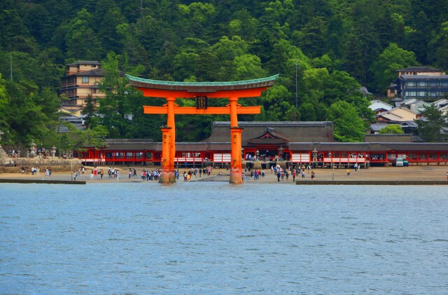 新緑の厳島神社