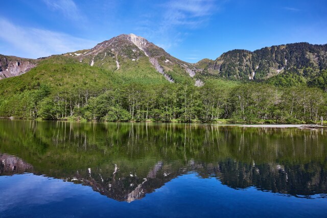 大正池に写る焼岳