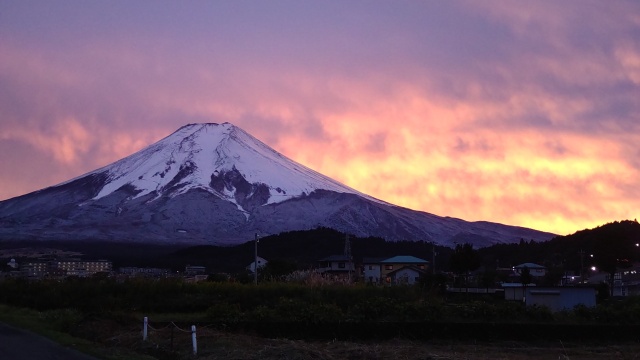 夕焼けと富士山