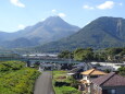 そびえる雲仙の山 島原街道から