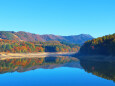 秋進む山 41 湖面に映る紅葉
