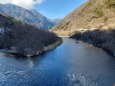 陽当たり青づむ梓川