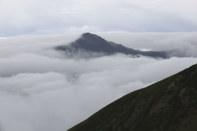 浮かぶ北岳