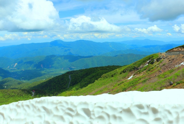 初夏の雪と乗鞍岳