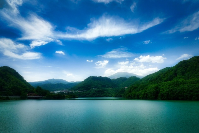 梅雨晴れの山村