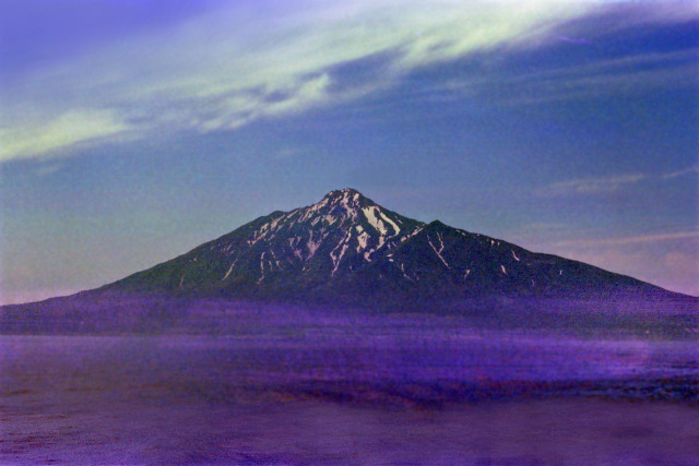 夕暮れ迫る利尻山～1977年