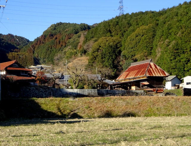 冬ばれの山村集落